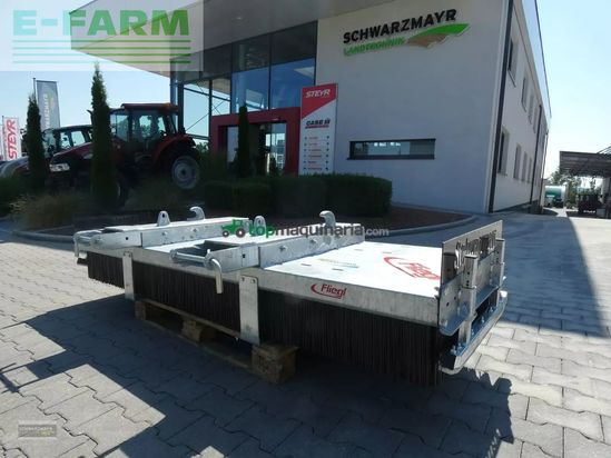 Riego -  - fliegl agrocenter kehrbesen löwe 250