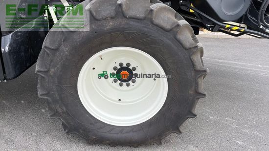 Cosechadora de Cereal - New Holland - cr 8.80 raupe intellisense