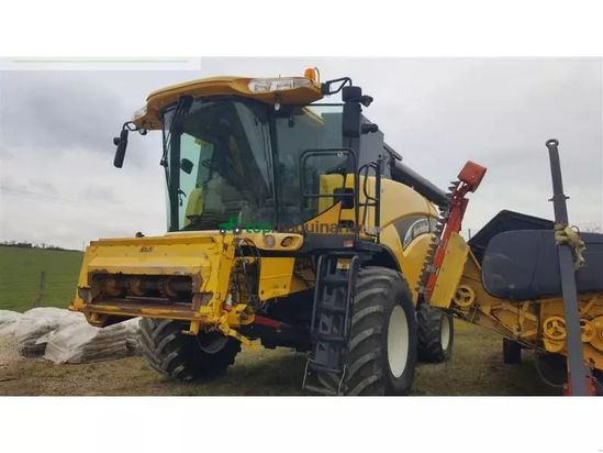 Cosechadora de Cereal - New Holland - cx820
