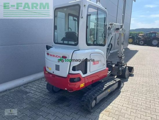 Excavadora - Takeuchi - tb 225 v4
