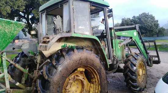 Tractor agrícola - John Deere - 6110 con pala 