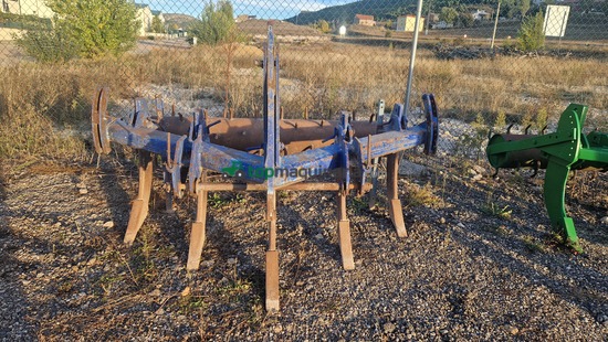 Descompactador subsolador - 5 puas con rodillo 