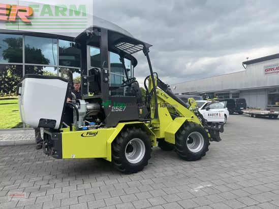 Telescopica - Fliegl - 25-27 inkl. 3 anbaugeräte