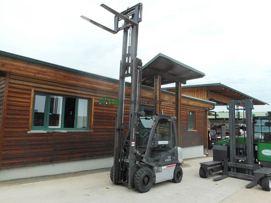 Elevadora - Nissan - y1d2a25q triplex 4,5m + ss + zv + kabine
