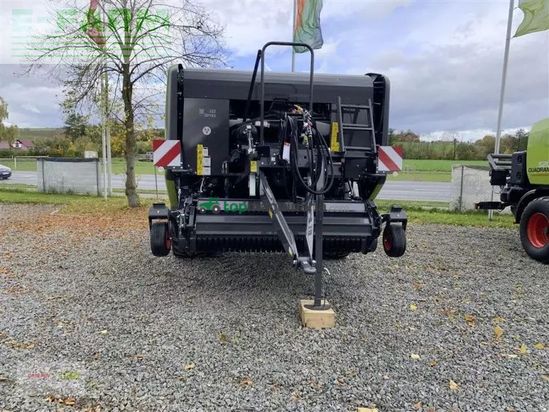 Empacadora gigant - Claas - rollant 630 rc uniwrap