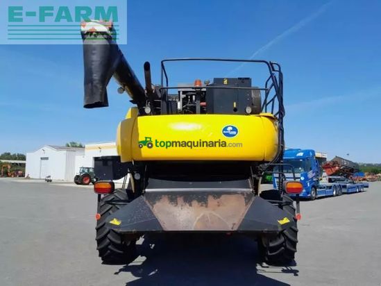 Cosechadora de Cereal - New Holland - cr980