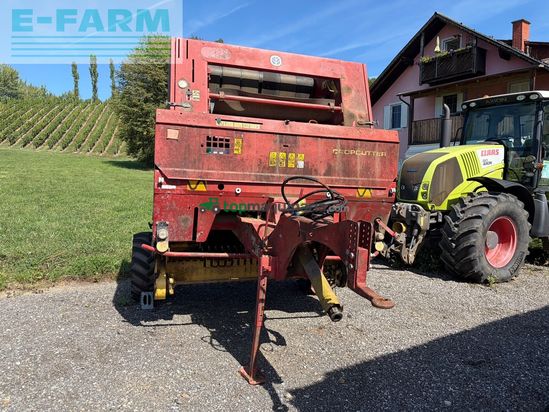 Empacadora gigant - New Holland - 644