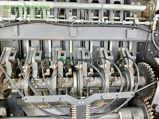 Empacadora gigant - Claas - quadrant 3400 rc