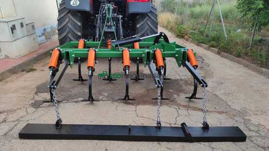 CULTIVADOR CHISEL DE 9 BRAZOS DESPLAZADO