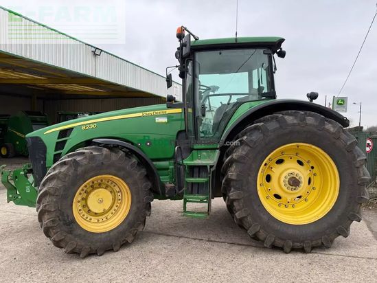 Tractor agrícola - John Deere - 8230