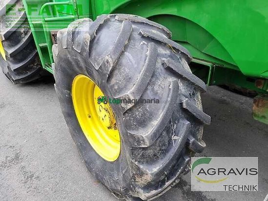 Cosechadora de Cereal - John Deere - 7400