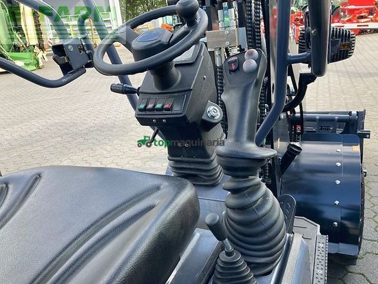 Minicargadora - Toyo - 826-iii bügel black edition