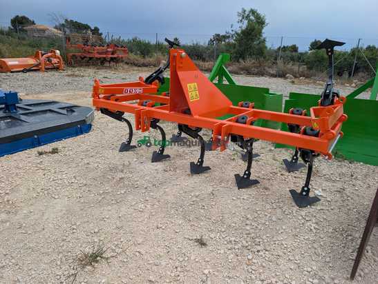 Cultivador Noli modelo CG85 de 9 a 11 brazos
