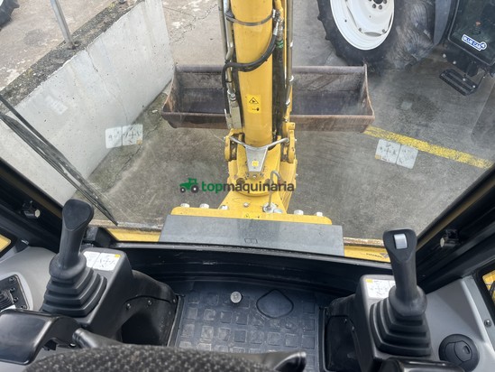 Retroexcavadora Komatsu WB93R-8