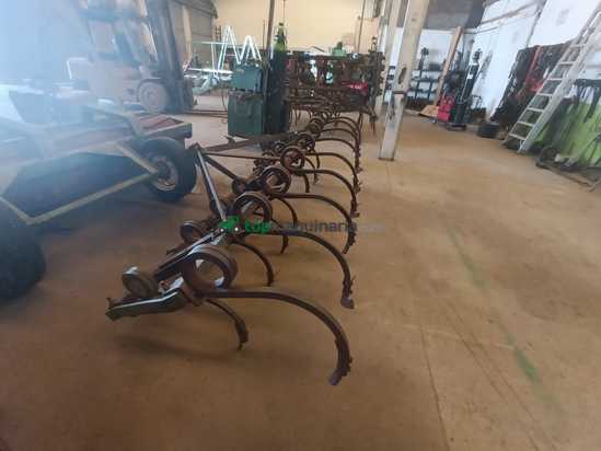 Cultivador agrícola de 17 brazos