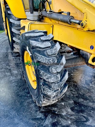 Retroexcavadora -  New Hollan LB95BT