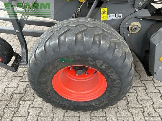 Empacadora gigant - Claas - variant 380 rc