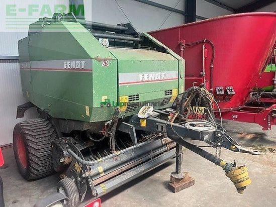 Empacadora gigant - Fendt - variable rundballenpresse 2900 v