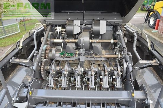 Empacadora gigant - Claas - quadrant 5300 evolution fc tan