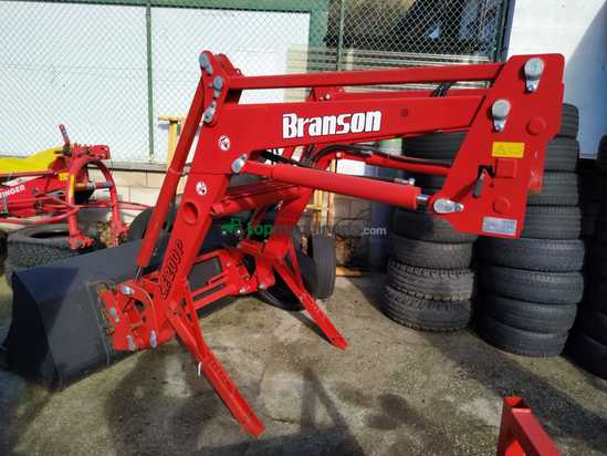 Tractor agrícola  TYM-Branson K78 con Pala