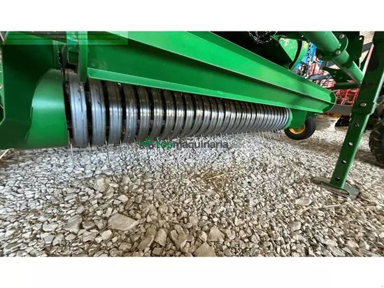 Empacadora gigant - John Deere - v451m
