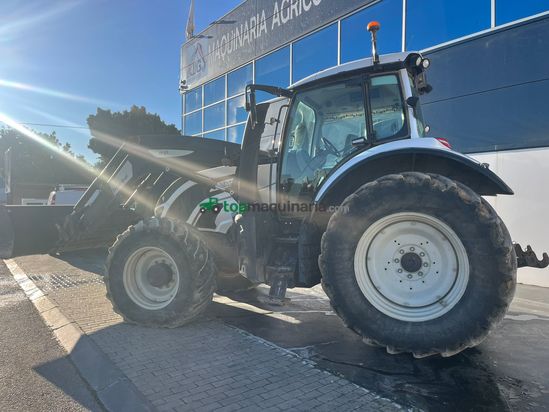 Tractor agricola Valtra T174