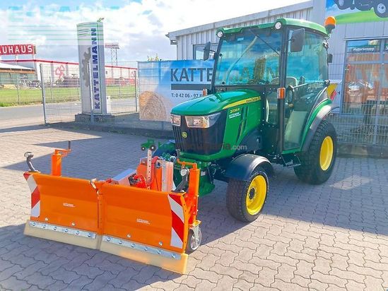 Tractor agrícola - John Deere - 2038r mit schneeschild & streuer