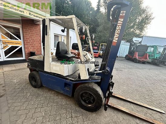 Elevadora - Nissan - egh02f30u dieselstapler mit triplexmast