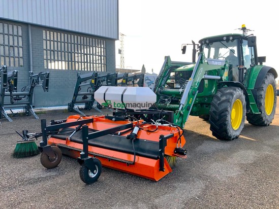 Barredora hidráulica con depósito de agua para tractor y carretilla