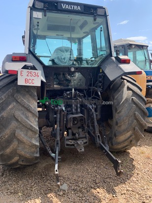 Tractor agrícola - Valtra -  6750-4 CON PALA