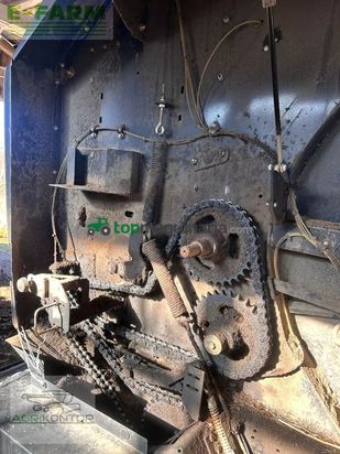 Empacadora gigant - New Holland - br 6090 / roll-bar 125