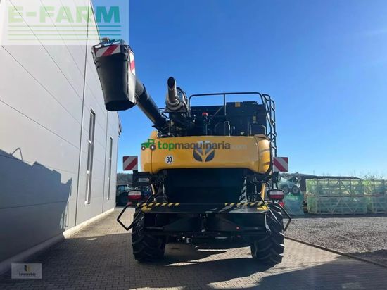 Cosechadora de Cereal - New Holland - cr 8.80 raupe