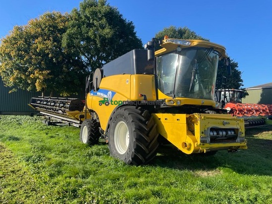 Cosechadora de Cereal - New Holland - CR9080