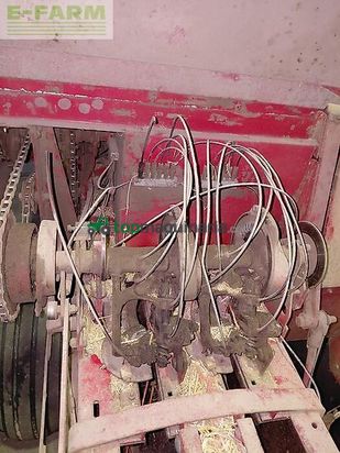 Empacadora gigant - New Holland - super hayliner a286 kleine pakkenpers