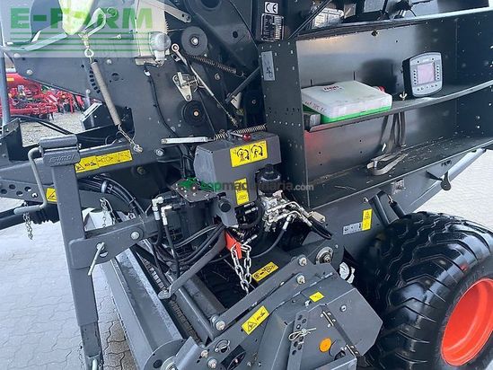 Empacadora gigant - Claas - variant 385 rc pro