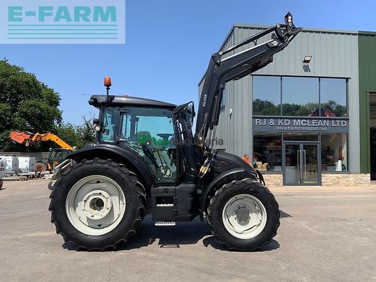 Tractor agrícola - Valtra - g135 tractor (st26103)
