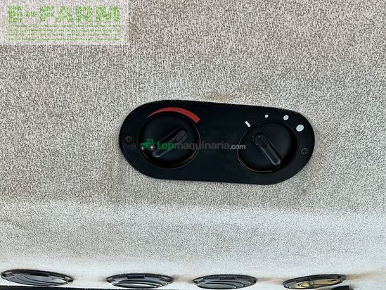 Tractor agrícola - New Holland - t5040 tractor (st25992)