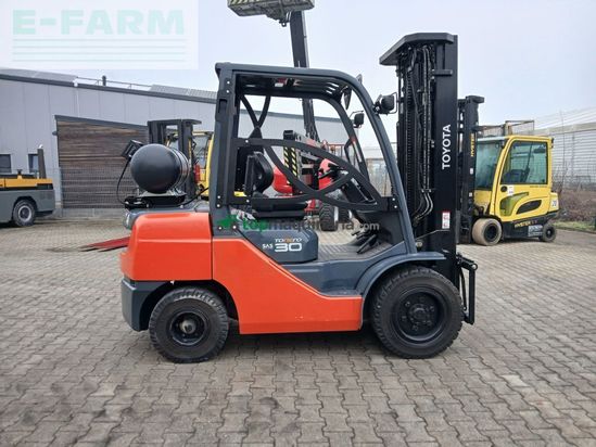 Elevadora - Toyota - 02-8fgf30