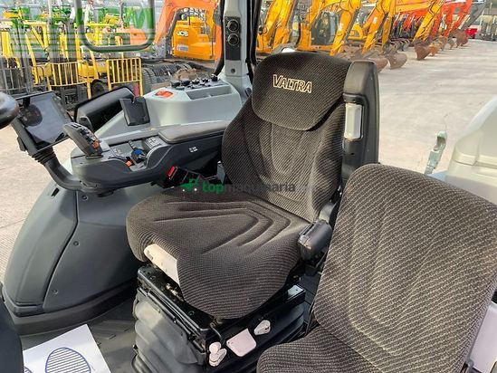 Tractor agrícola - Valtra - t235 versu tractor (st24702) Versu