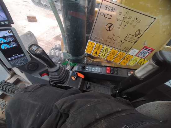 Excavadora CATERPILLAR M320F IHC