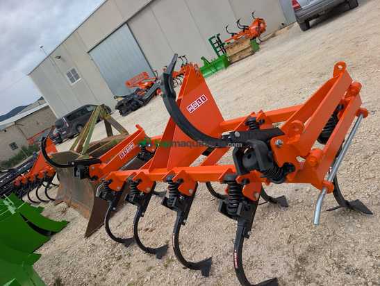 Cultivador Noli modelo CG85 de 9 a 11 brazos