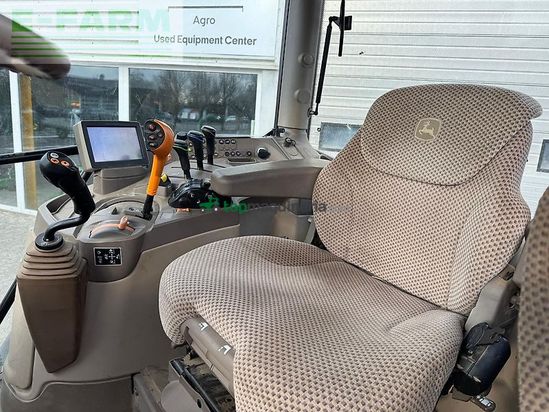 Tractor agrícola - John Deere - 6115r med frontlæsser