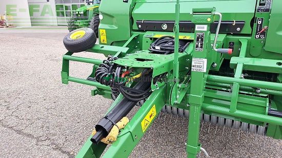 Empacadora gigant - John Deere - V451M