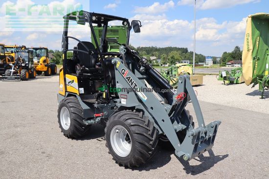 Minicargadora - Giant - g2200 hd