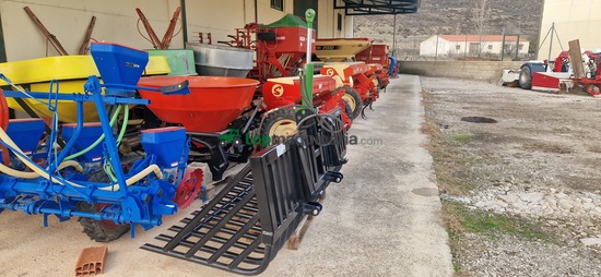 Otra - Cazo piedras tripuntal y pala tenías 2,4m