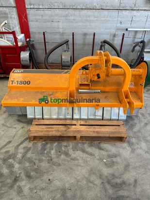 Trituradora  SERRAT modelo T-1800.