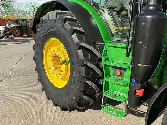 Tractor agrícola - John Deere - 6215r premium edition tractor (st26204)