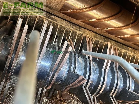 Empacadora gigant - New Holland - br 6090 / roll-bar 125