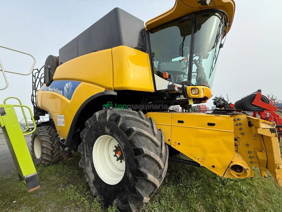 Cosechadora de Cereal - New Holland - CR9070