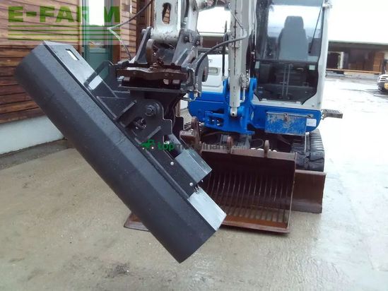 Excavadora - Takeuchi - tb 260 ( 5.735kg ) hydr. sw + 3 löffel